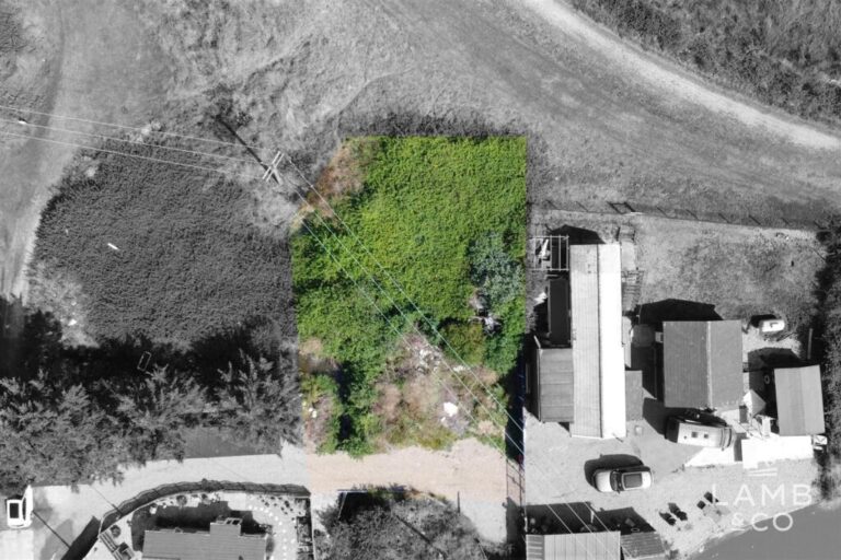 Панорамные виды на солончаки Эссекса Элитная недвижимость Эссекс: участок Point Clear Bay недалеко от Лондона для инвестиций