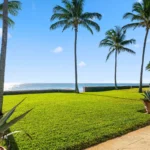 Элитная усадьба 911 N Ocean Blvd Палм-Бич с 250 футами приватного пляжа на Атлантике