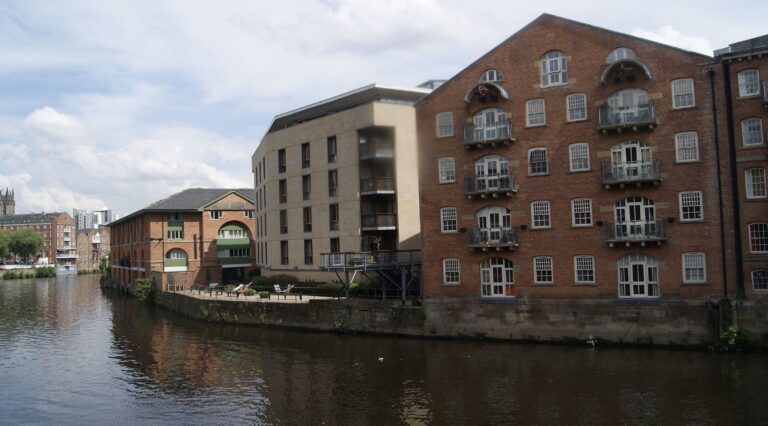 Премиум-недвижимость в South Bank Leeds для инвесторов: жилые башни Aire Park с высокой доходностью