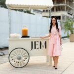 Элегантные коктейли и закуски на предпросмотре башни JEM в Miami Worldcenter во время старта Art Basel