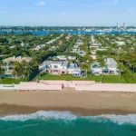 Просторный главный дом 23956 кв.фт. с 12 спальнями в элитном Палм-Бич