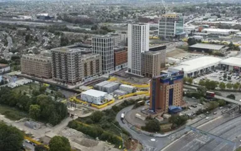 Инвестируйте в устойчивый Brent Cross Town Премиум недвижимость Brent Cross Town с энергоцентром и офисами на 25к мест