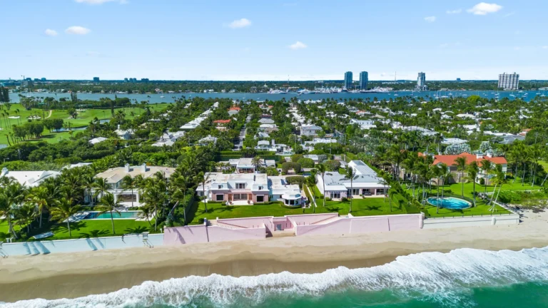Океанфронтовая усадьба Палм-Бич за 185 млн Элитная недвижимость 911 N Ocean Blvd Палм-Бич Флорида 2.21 акра с видом на Атлантику