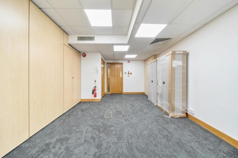 Кухня Westbury House в Pinner для прибыли Современная кухня Westbury House Pinner с инвестиционным потенциалом аппрециации