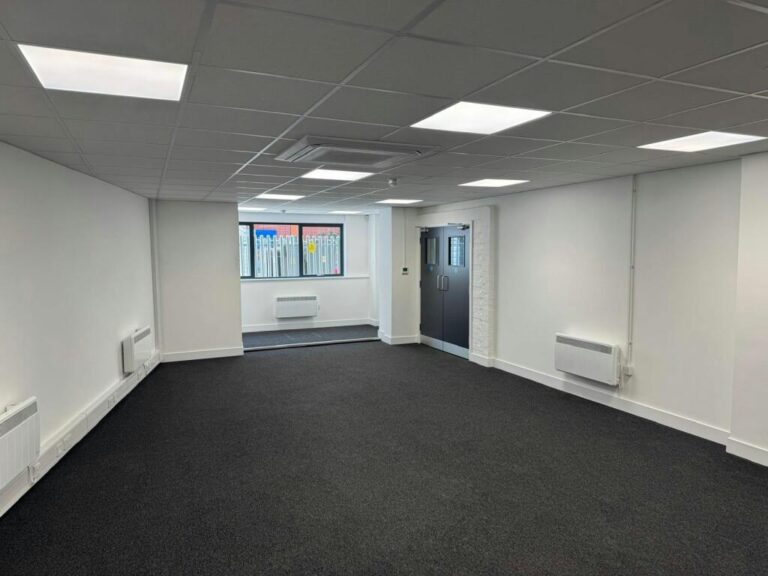 Транспортная доступность Acton Локация у станций Acton Central и Shepherd’s Bush, склады Cowley Road для дистрибуции