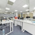 Элегантная столовая в Westbury House для коммерческой доходности Pinner
