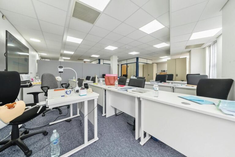 Столовая Westbury House Pinner прибыль Элегантная столовая в Westbury House для коммерческой доходности Pinner