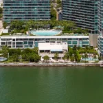 Водная терраса ресторана Amara at Paraiso Edgewater Miami инвестиционная недвижимость