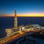 Ночная подсветка Лахта Центр с мостами и водными отражениями в СПб