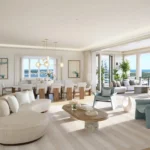 South Flagler House на фоне Атлантики во время топпинг-аута
