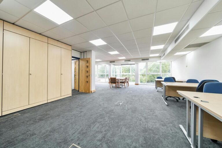 Вид из окна Westbury House инвестиции Живописный вид из Westbury House Pinner повышает арендную привлекательность