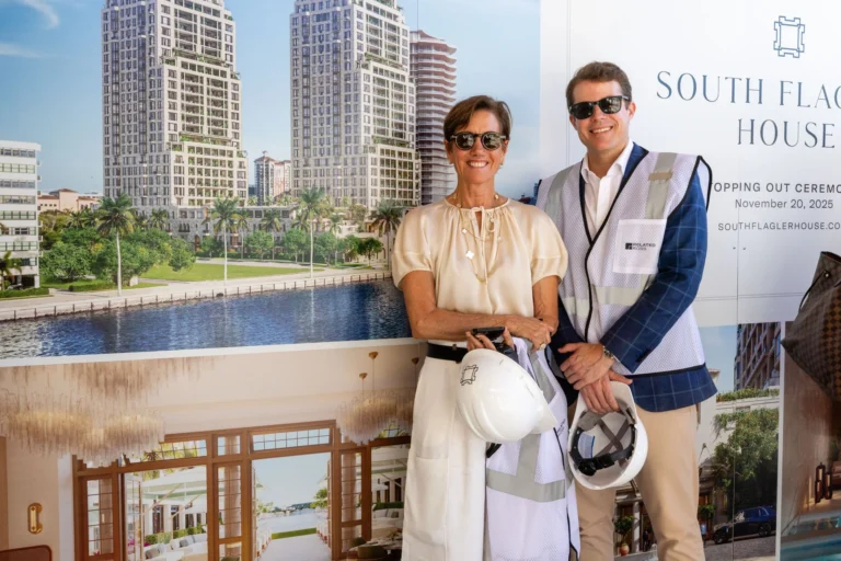 Руководители Related Ross на церемонии Исполнители проекта на топпинг-ауте люксового South Flagler House
