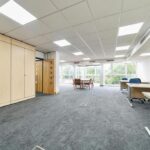 Светлая гостиная в Westbury House Pinner для стабильного инвестиционного дохода