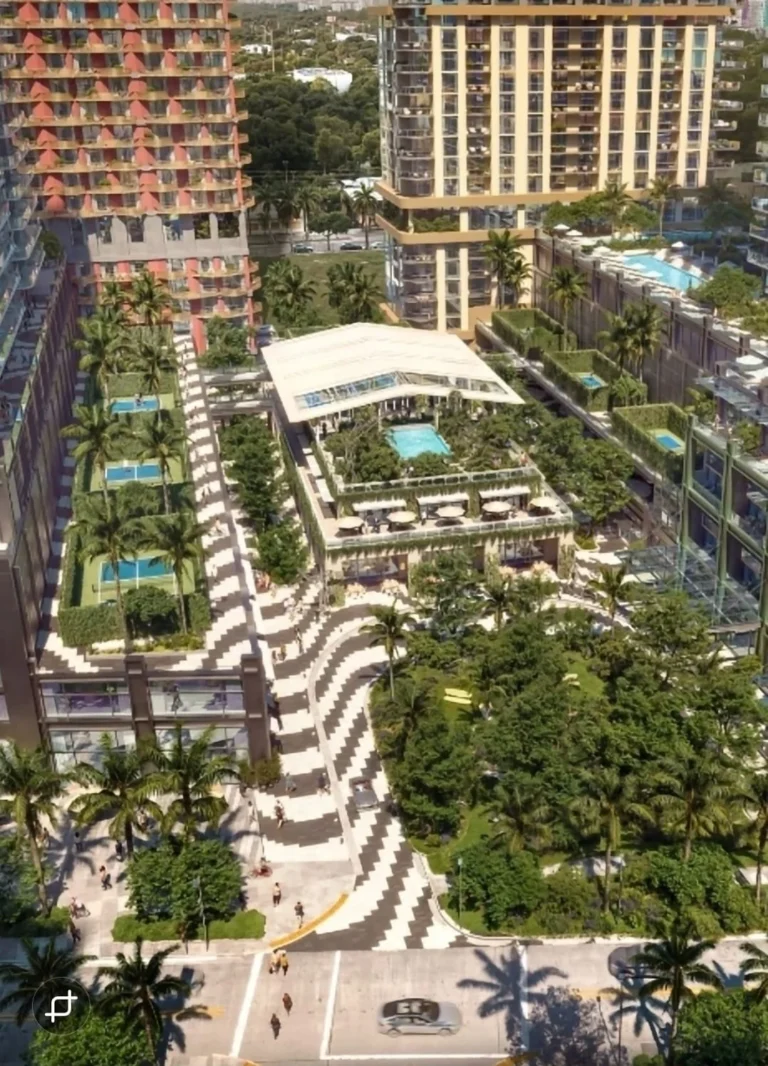 Бассейн на roof-top Midtown Park Приватный бассейн пентхауса в Midtown Park Residences с видом на центр Майами